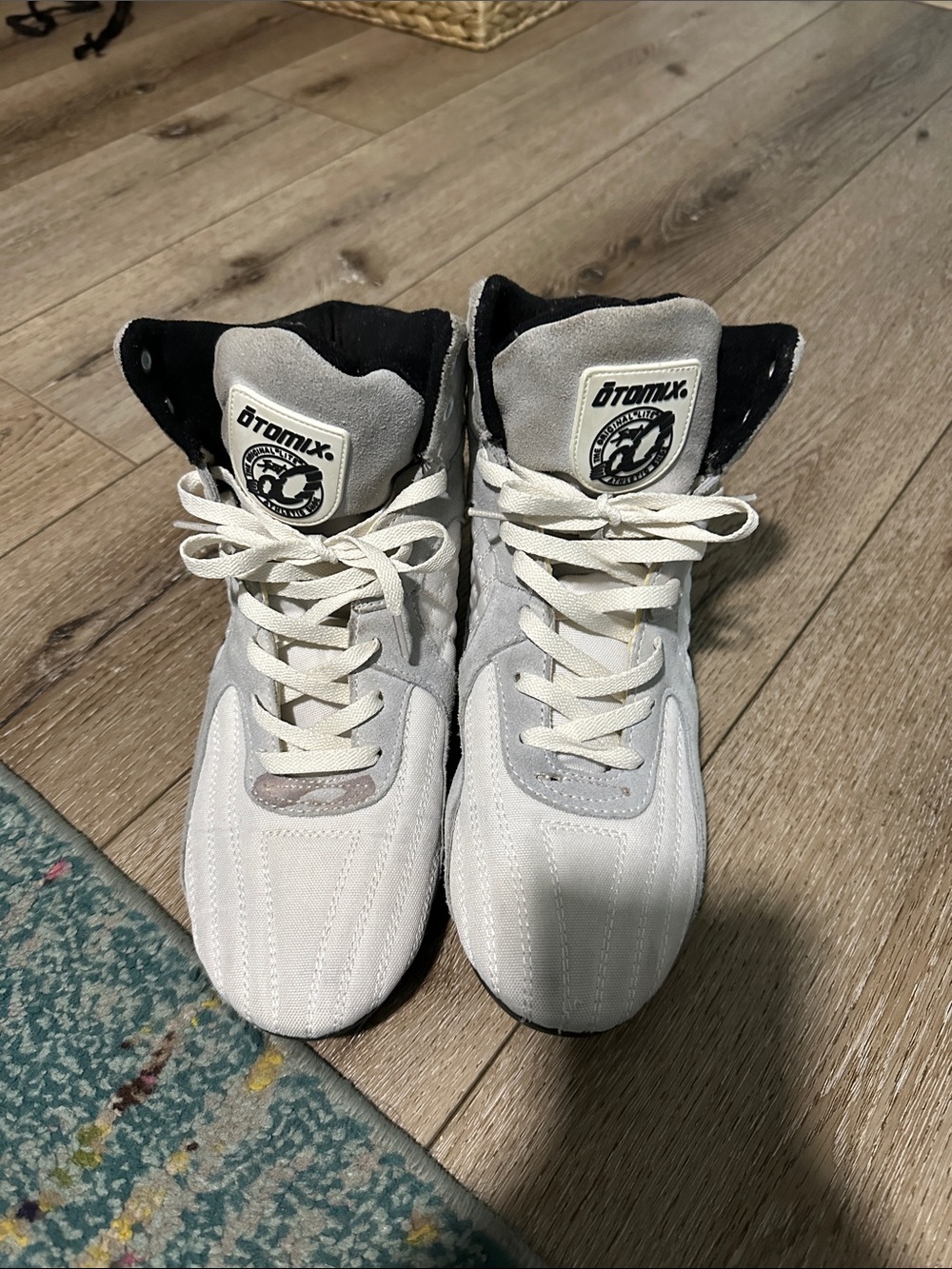 Men’s bodybuilding shoes . They have only been worn 5-6 times great condition